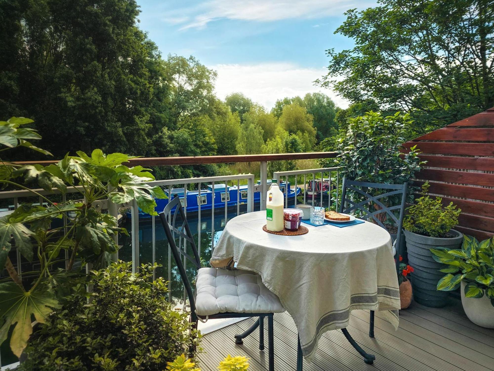 Luxury Canal-front 2 Bedroom Loft Apartment London